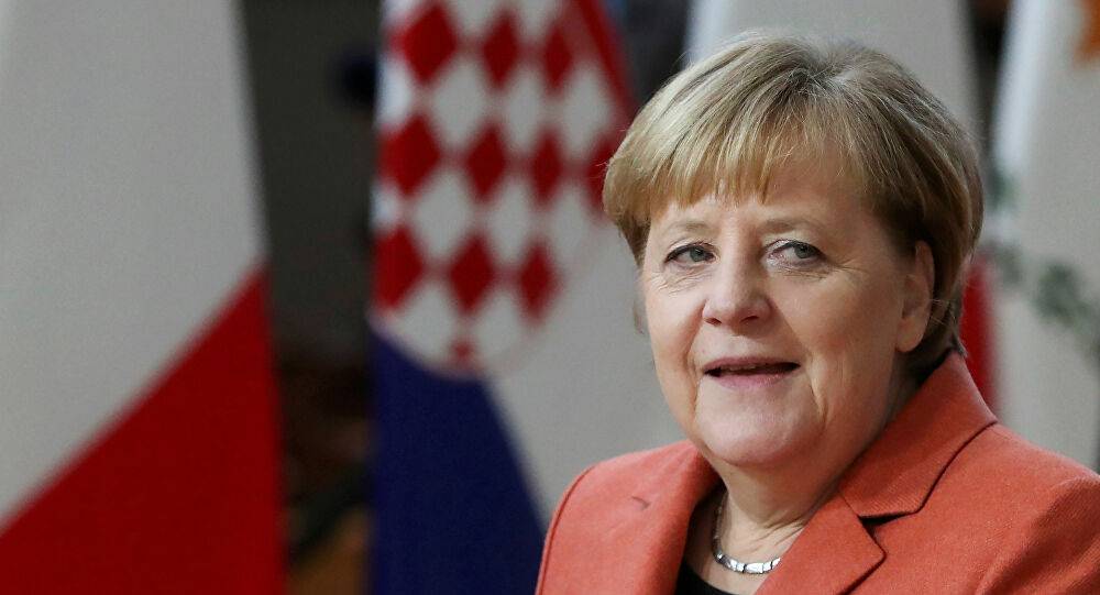 بالصور - أنغيلا ميركل دمية على شكل دبة بـ189 يورو