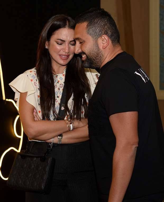 بالصور - بكاء درة في معرض أطفال فلسطين