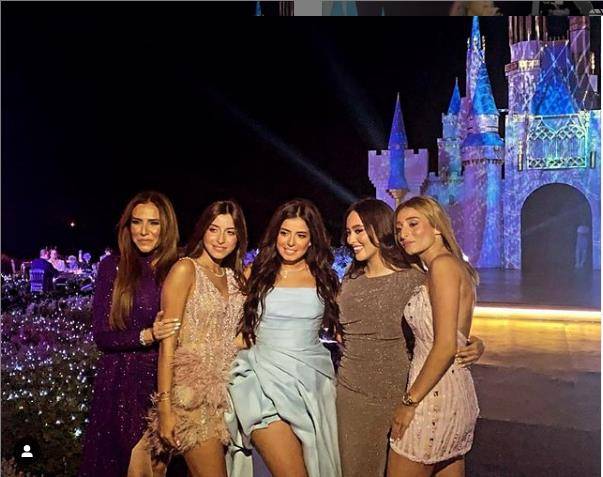 بالفيديو والصور - بفستان مثير مريم عامر منيب تحتفل بخطبتها