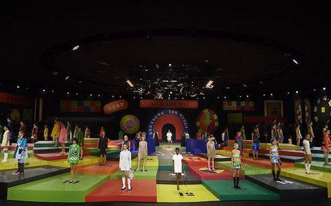 مباشرةً من عروض باريس للأزياء: مجموعة 