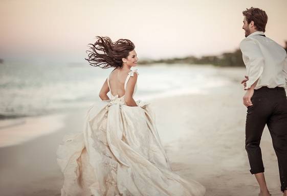 حفلات زفاف مصمّمة حسب الطلب في مواقع رومانسية ساحرة حول العالم