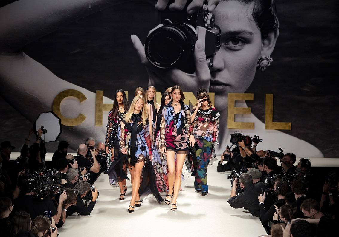 شانيل CHANEL ومجموعة الملابس الجاهزة لربيع وصيف 2022