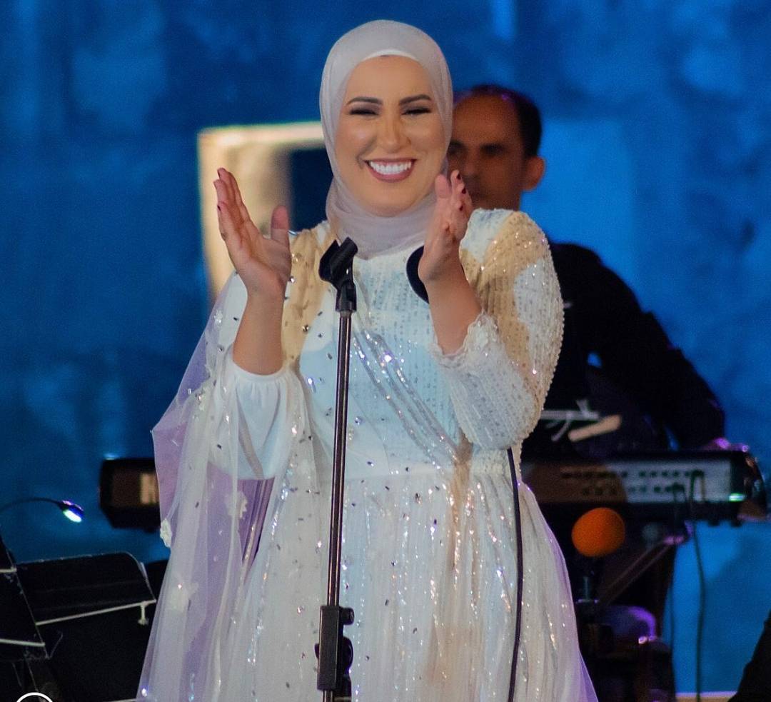 أول تعليق لنداء شرارة على خبر خلعها الحجاب