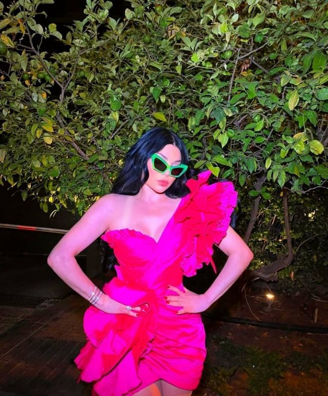 نظّارات هيفاء وهبي المميزة محط اهتمام الجمهور... هذا سعرها