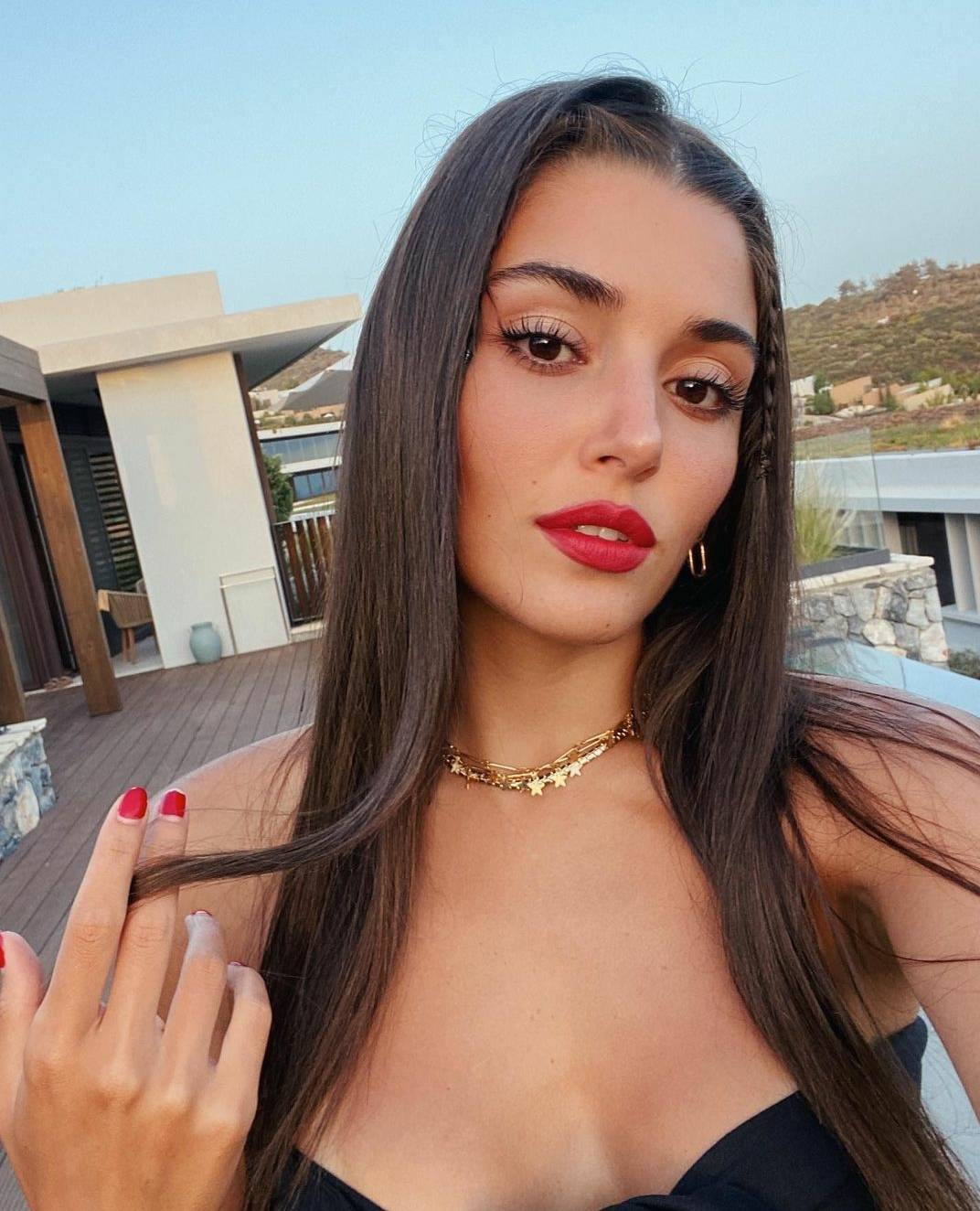 هاندا أرتشيل ترقص بفيديو عفوي ونحافتها المفرطة تُحدث بلبلة