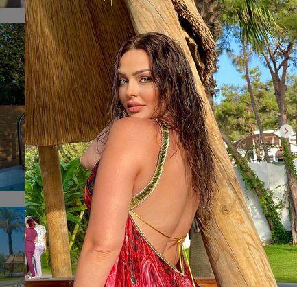 بالفيديو - ​زين كرزون تتعرّض للانتقاد بسبب طريقتها المثيرة في التقاط الصور