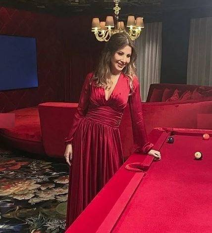 بالفيديو - نانسي عجرم تمازح الجمهور وتتجوّل بينهم بعفوية