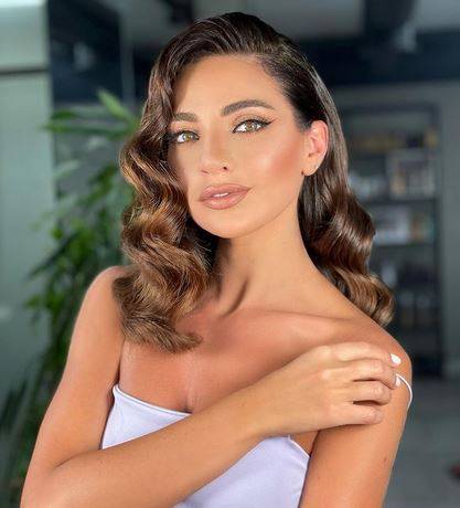 بالصور - داليدا خليل تتألق بفستان مميّز في حفل زفاف شقيقتها