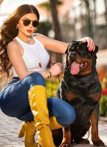 بالصور - هيفاء وهبي تضج أنوثة بملابس كاجوال ناعمة