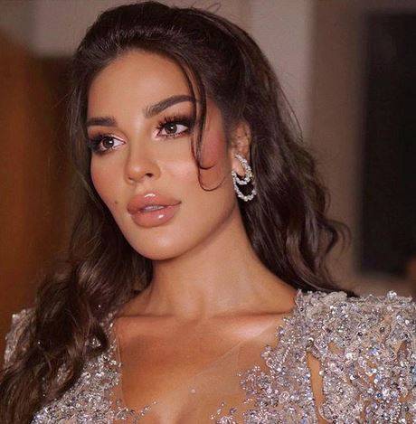 نادين نسيب نجيم​ توضح قصة صورتها مع خبير التجميل الإسرائيلي: خبيث
