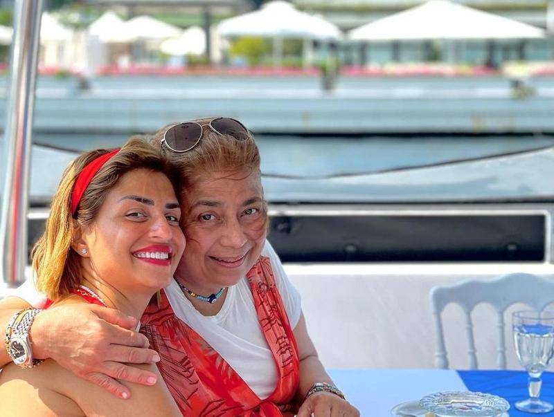 بالفيديو - منة فضالي ووالدتها تنجوان من حريق ضخم في المنزل