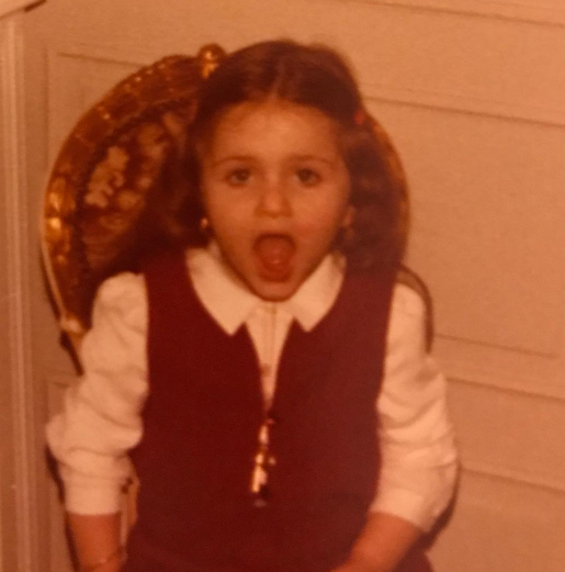 هذه الطفلة أصبحت نجمة عربية جميلة... خمّنوا من هي