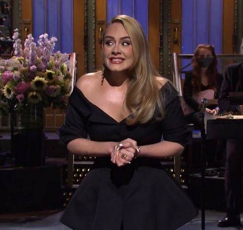 أديل تضج أنوثة وتحصد أكثر من 5 ملايين إعجاب بسبب صورها