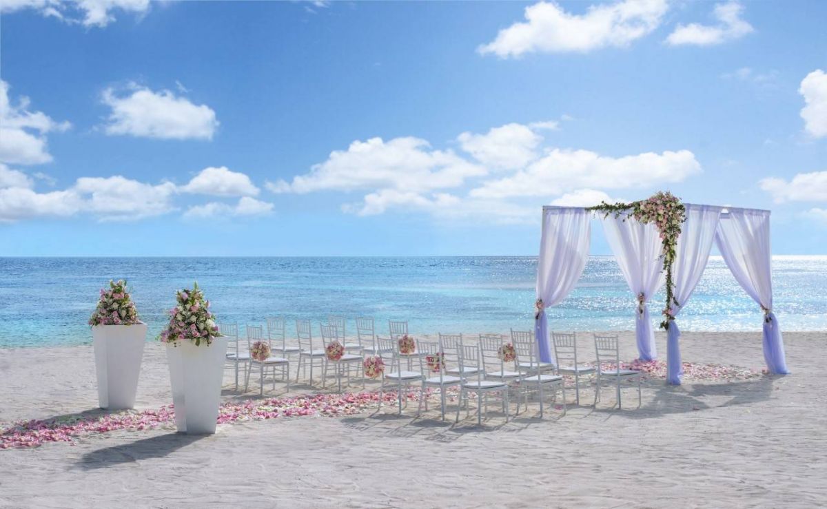 صمّم زفافك على طريقتك في منتجع 