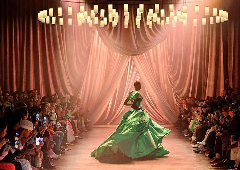 عارضة أزياء تفوز بأغرب دعوى قضائية وتحصل على تعويض خيالي