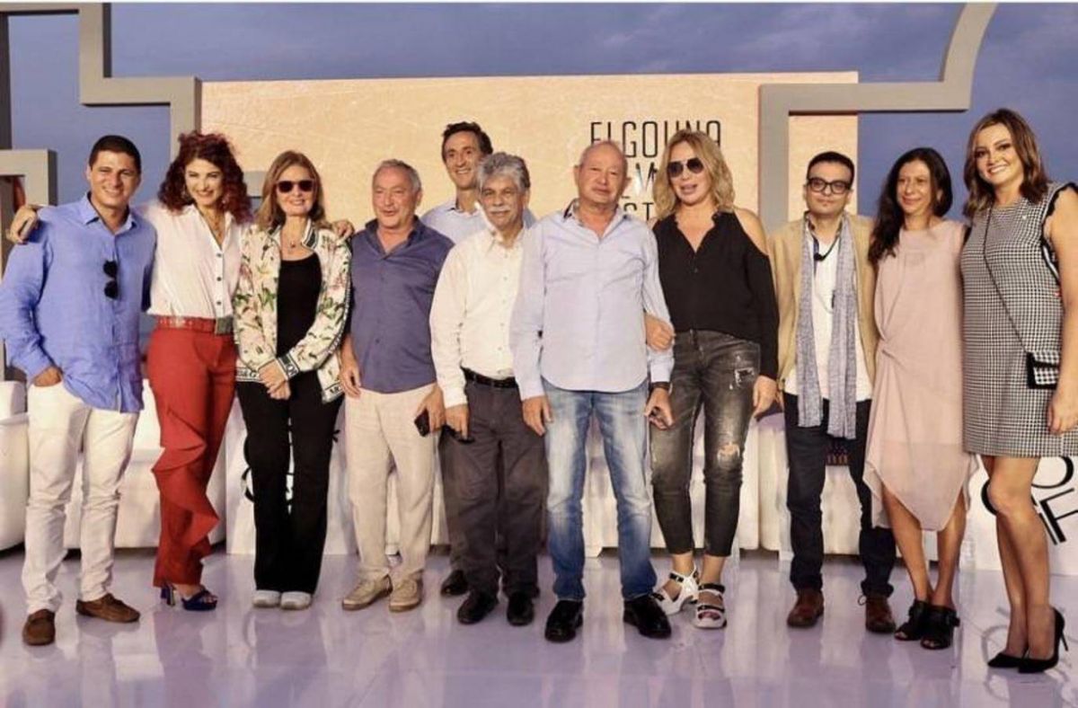 نجيب ساويرس يهاجم منتقدي إطلالات نجمات الجونة