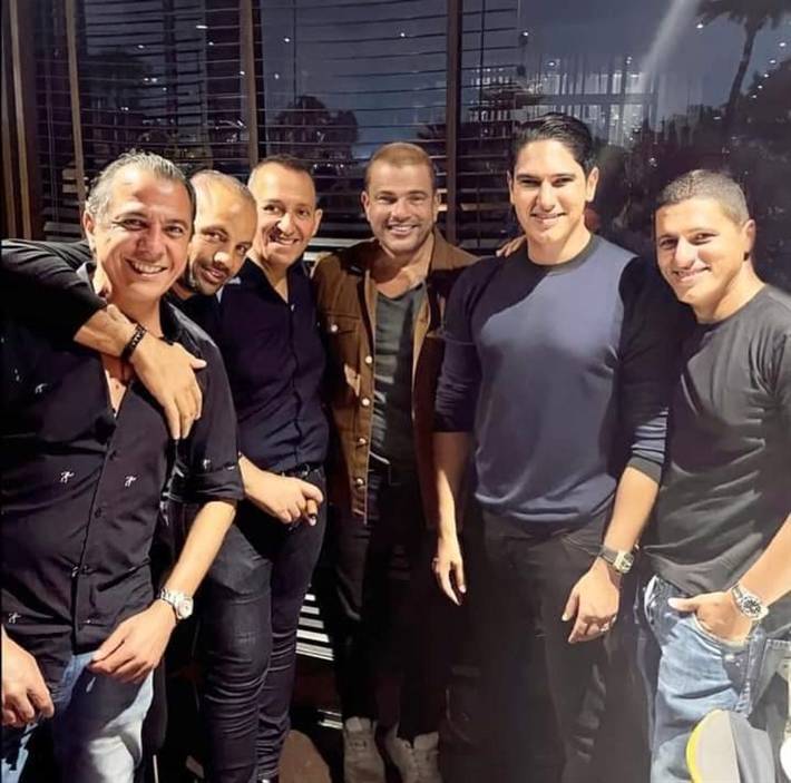 كيف احتفل أصدقاء عمرو دياب بعيد ميلاده الـ 60