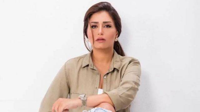 منة فضالي توضح رأيها بعمليات التجميل وسبب غيابها عن الجونة