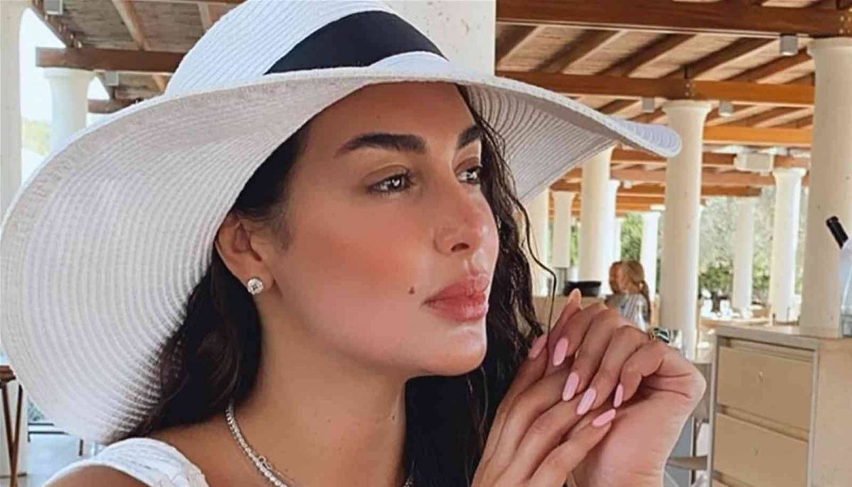 بالفيديو - والد ياسمين صبري يشنّ هجوماً جديداً عليها بسبب شقيقها