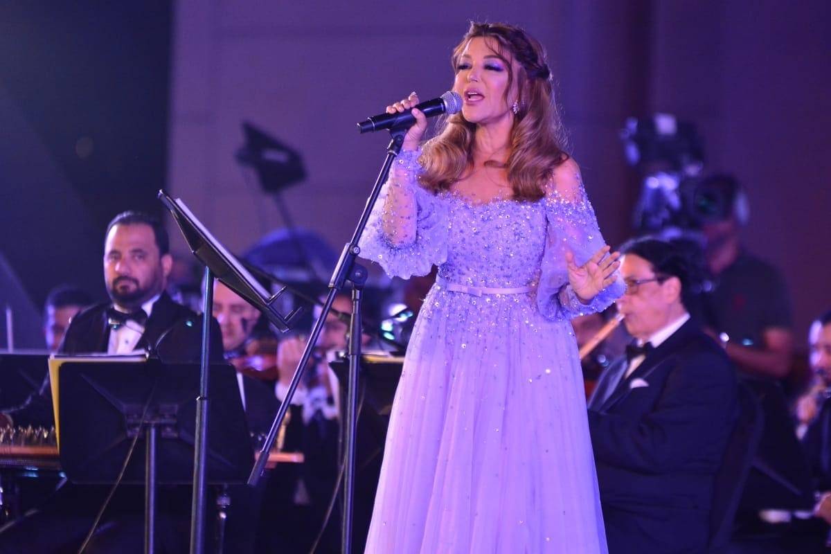 بالفيديو - سميرة سعيد تتوقف فجأة عن الغناء وتعلن غضبها لهذا السبب