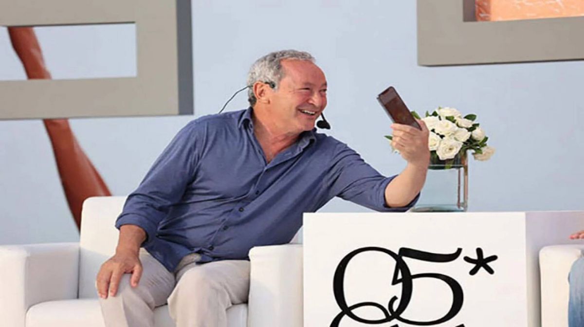 سميح ساويرس يكشف مفاجأة: أول سنة لا ندفع للنجوم أموالاً ليحضروا المهرجان