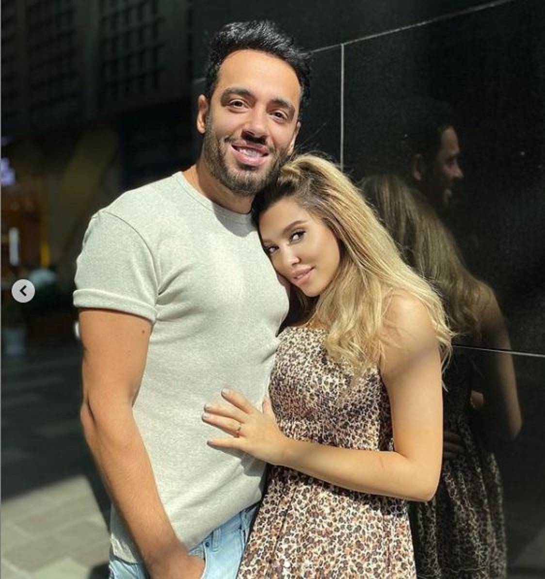 بعد رسالته الساخرة... رامي جمال يعتذر لزوجته وهي تردّ