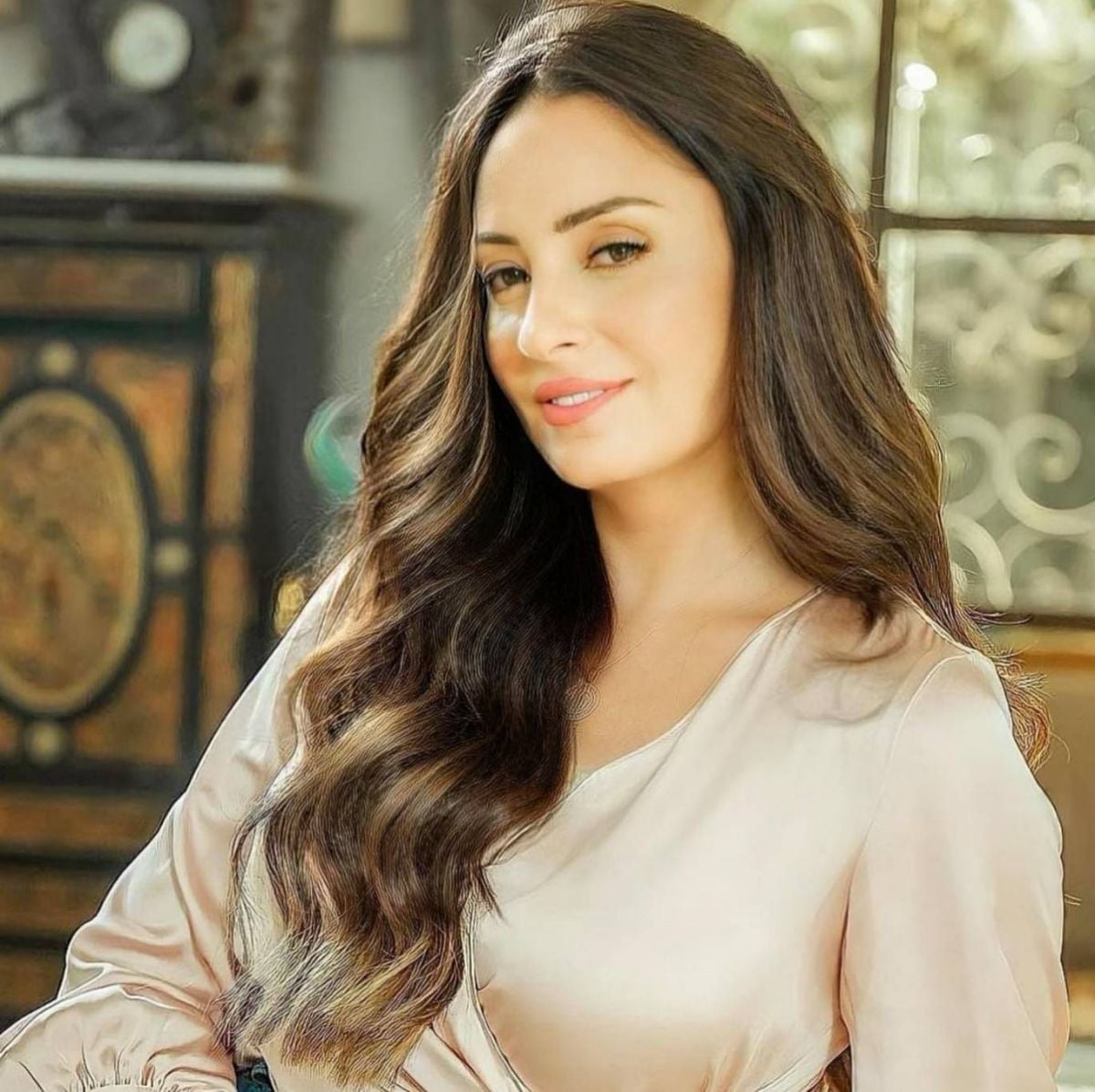 نيرمين الفقي تُصدَم بتعليق متابِعة على مسلسلها الجديد وهي تردّ