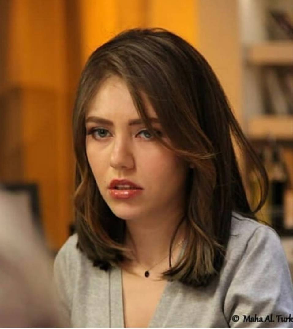 رحمة حسن: والدي توفي لأنني لم أملك ثمن العلاج