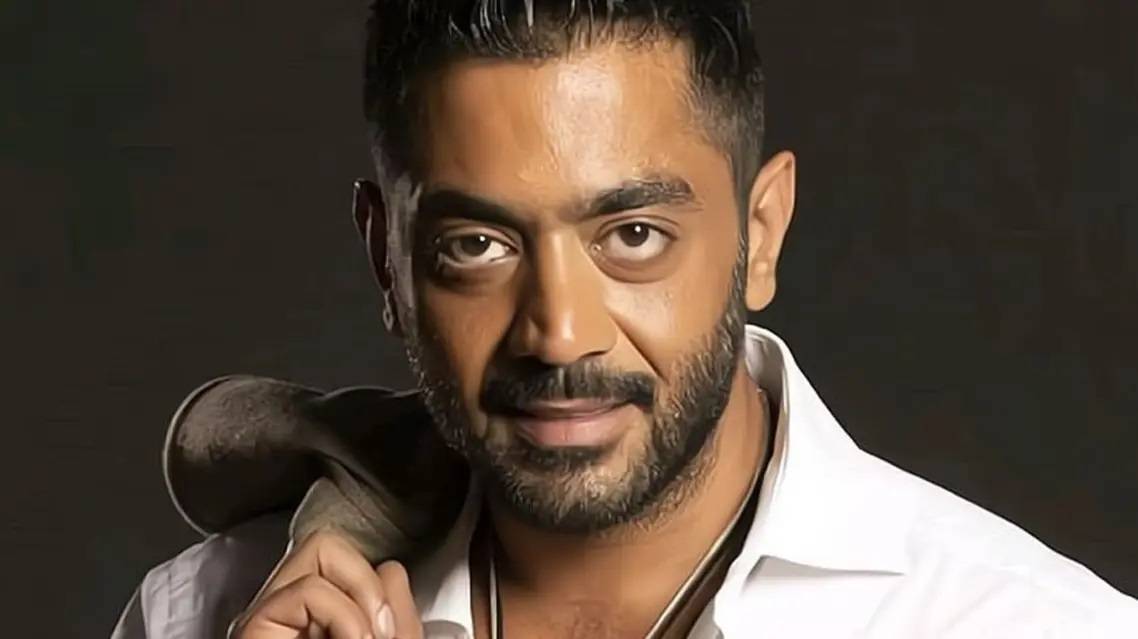 إصابة أحمد فلوكس بكورونا وزوجته تطلب الدعاء له
