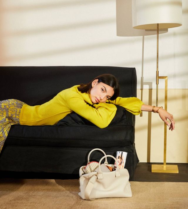 الأصفر والرمادي يطغيان على مجموعة شتاء 2021