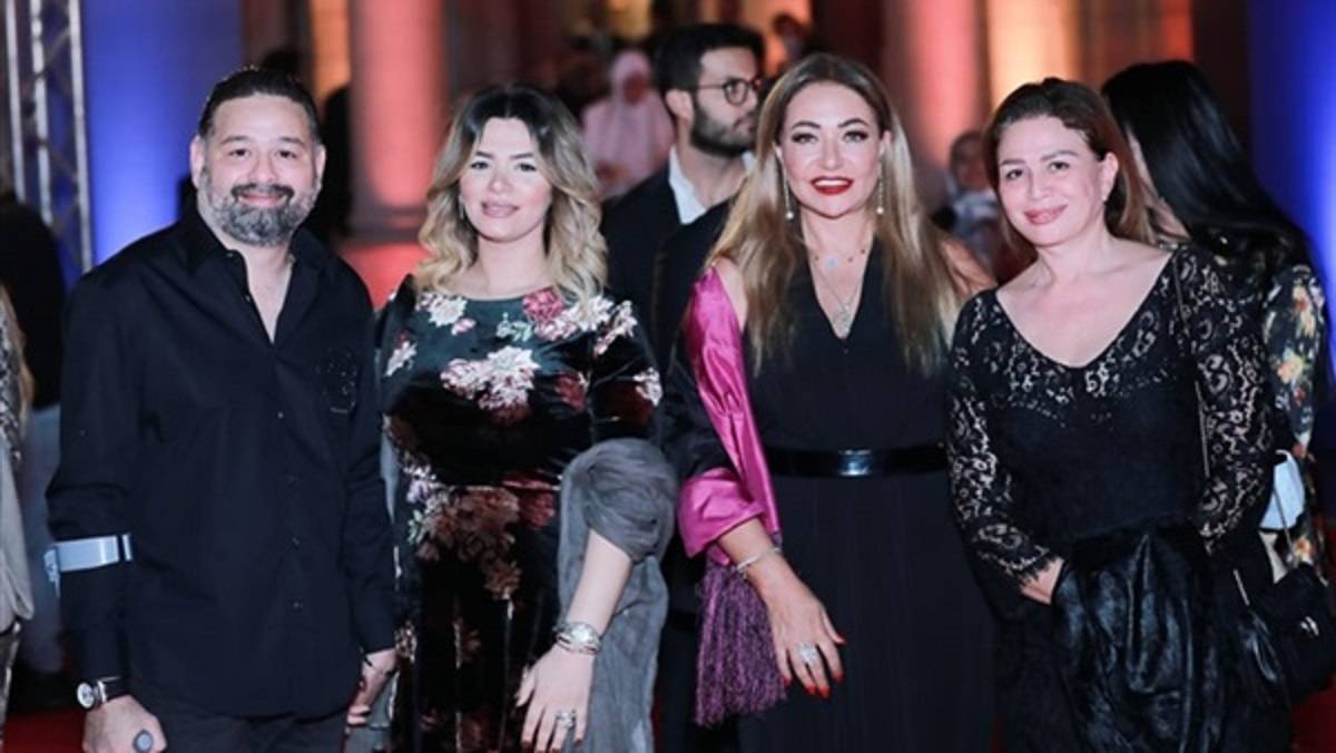 أمير شاهين يكشف حالته الصحية بعد ظهوره بالعكاز