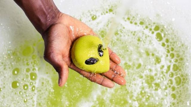 LUSH_Alien Bubble Bar_AED50 (2)