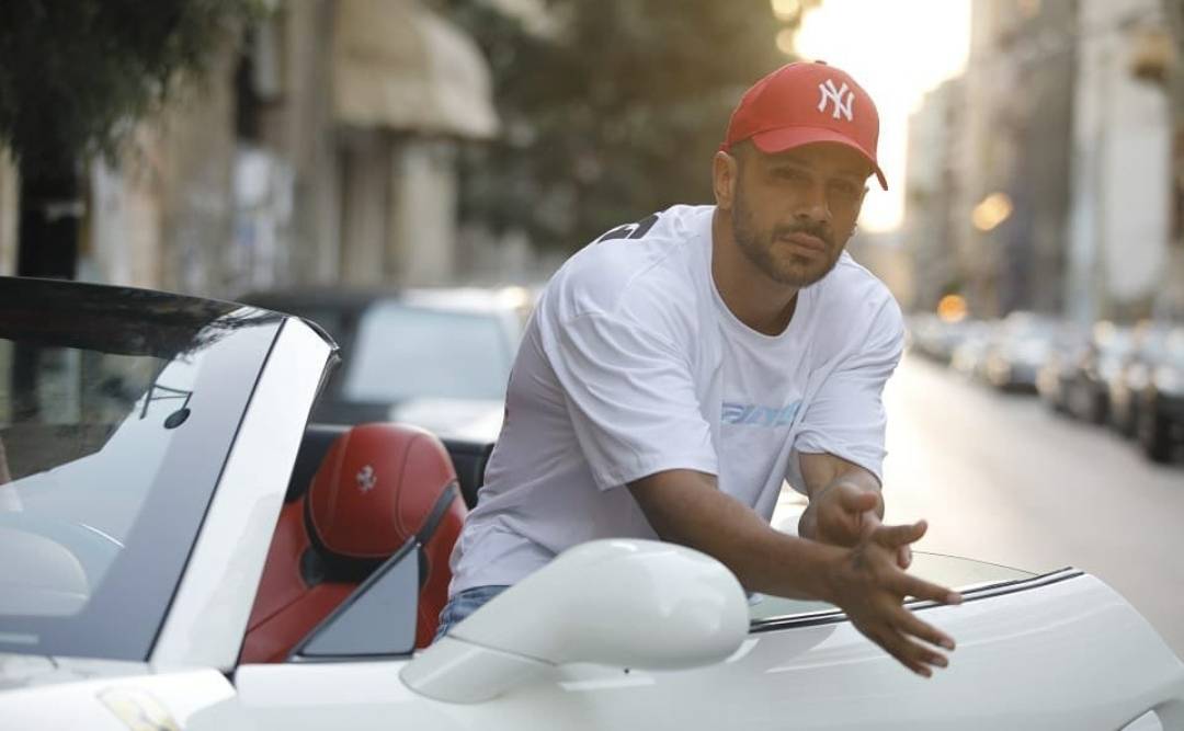 بالفيديو - لقاء مؤثر يجمع محمد عطية بأستاذته ويكشف سراً غريباً عن 