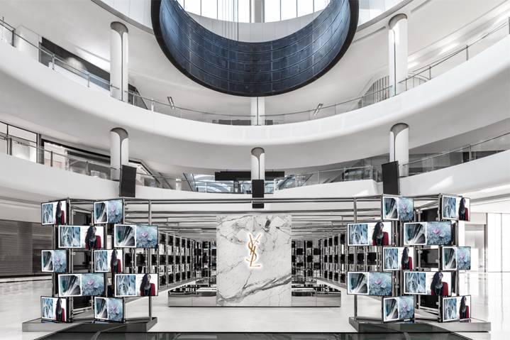 SAINT LAURENT تفتتح POP UP STORE في دبي مول