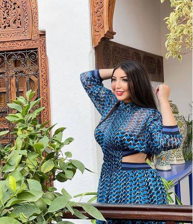 بالصور - دنيا بطمة تصدم الجميع بمكياجها وأكسسوارتها وما فعلته بأسنانها