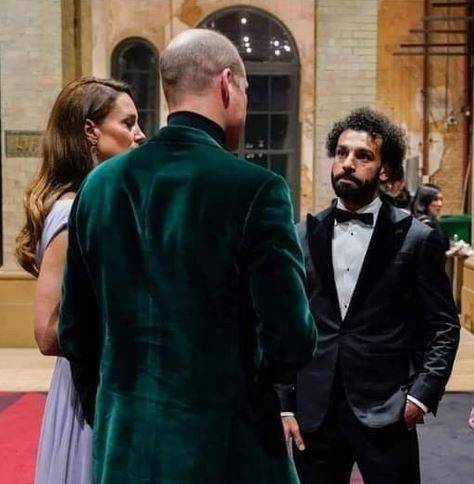 محمد صلاح في ضيافة الأمير ويليام وكيت... حديث ودّي يشعل مواقع التواصل