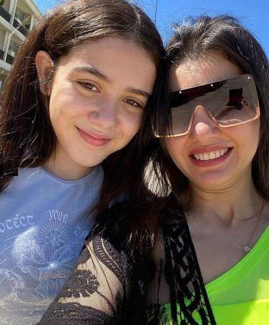 إغلاق محل شهير بعد تسمّم ابنة دينا فؤاد