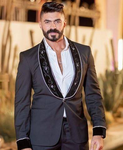 خالد سليم يرتدي أغلى بدلة في الجونة.. سعرها خيالي!