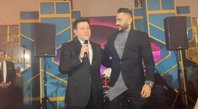 بالفيديو - هاني شاكر يدافع عن تامر حسني ويوقف محمد رمضان عن الغناء