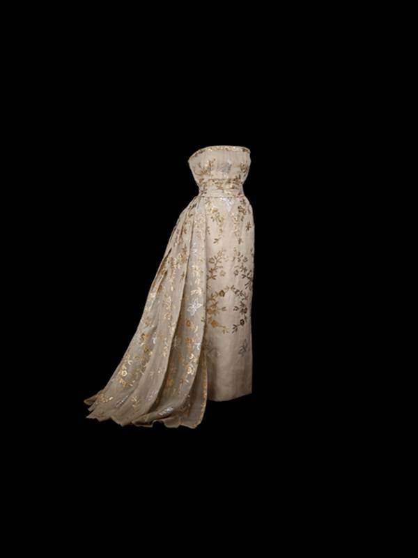 DIOR معرض يخلّد تصاميم كريستيان ديور الخالدة