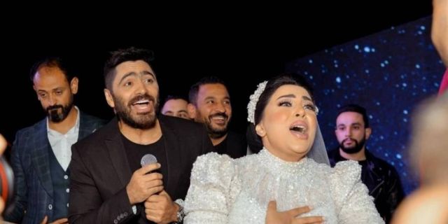 تامر حسني يبرر رد فعل آية مكرم في حفل زفافها لدى رؤيته