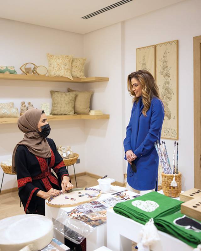 الملكة رانيا العبدالله تفتتح المعرض السنوي لـ