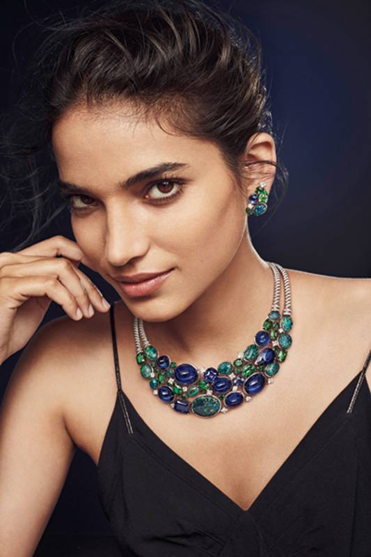 عقد واقراط من لويس فويتون برافوري من مجموعة كوستيلاسيون ديركول 