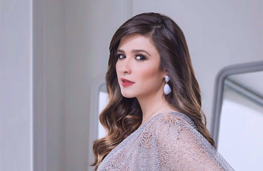 شقيق ياسمين عبد العزيز يهنئها على تعافيها بخرزة زرقاء