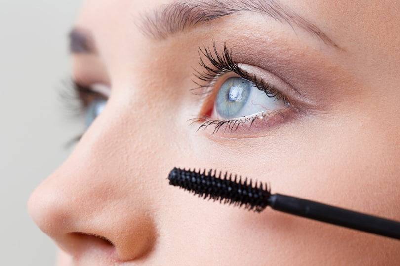 عادات سيئة تدمر الرموش وتشوّه شكلها.. تجنبيها