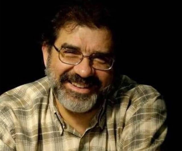 يسرا اللوزي تودّع والدها بالأبيض ونجوم الفن يقدمون التعازي لها