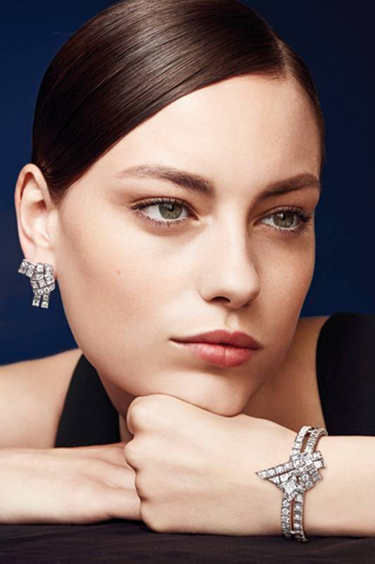 أقراط وسوار برافوري من لويس فويتون من مجموعة لا ستار دو نور 