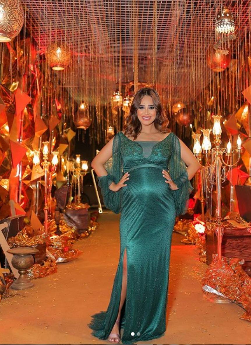 بالفيديو - رنا سماحة تحيي حفل زفاف في شهور حملها الأخيرة