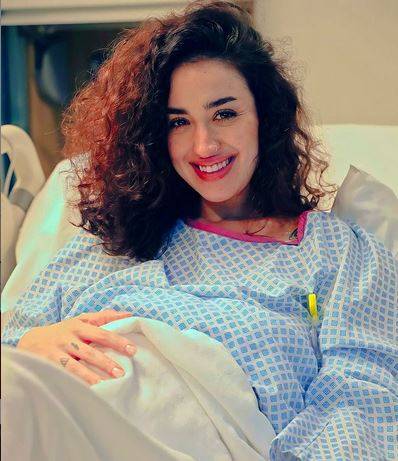 بعد أيام من إنجابها... نينا عبد الملك تنشر الصورة الأولى لابنتها