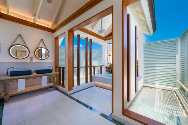 OBLU SELECT LOBIGILI - SunNest WATER VILLA WITH POOL BATHROOM 